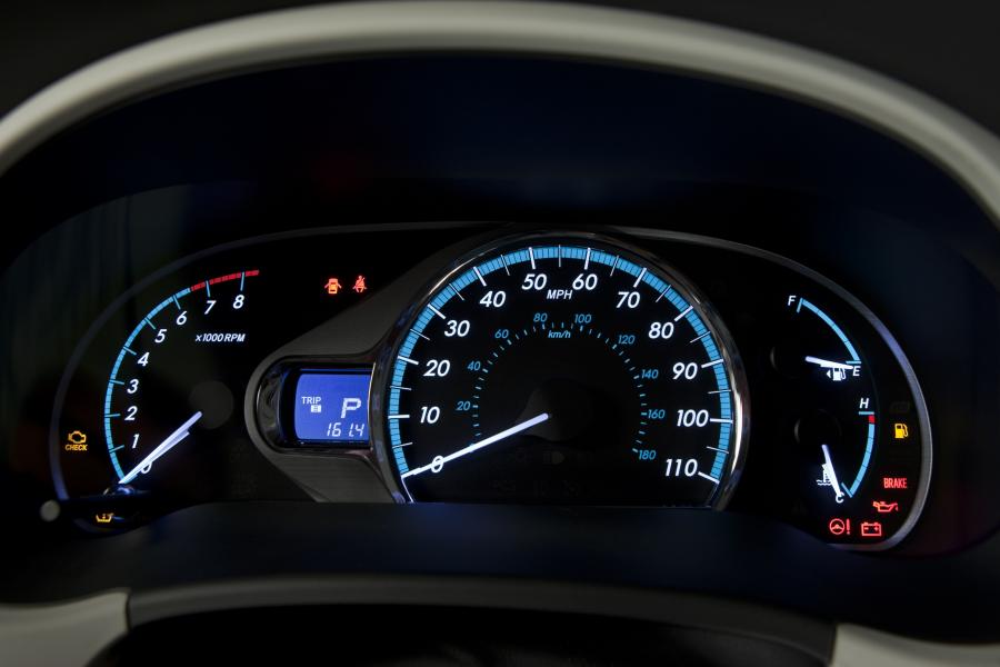  Toyota Sienna SE 2010 года  (фото 35 из 50)
